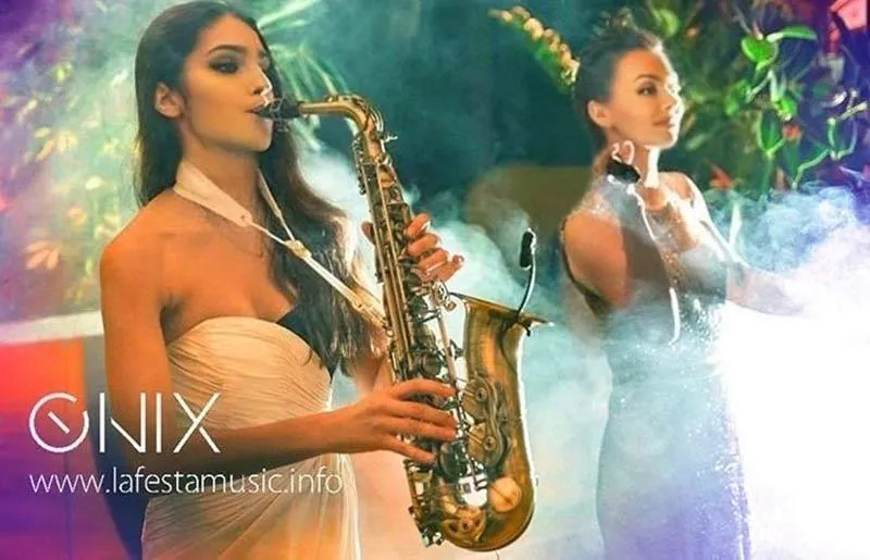 La mejor saxofonista femenina en Ibiza. Contratar chica saxofonista en Madrid y Valencia. Saxofonista para una boda en Barcelona. Saxofonista para una fiesta de empresa en Canarias. Mejor saxofonista para un evento en Mallorca