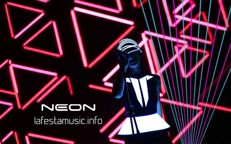 Original neon show and artists. Organisation and ideas of neon party and neon event. Book neon artists and shows in Switzerland, France, Monaco, Germany. Ultraviolet party