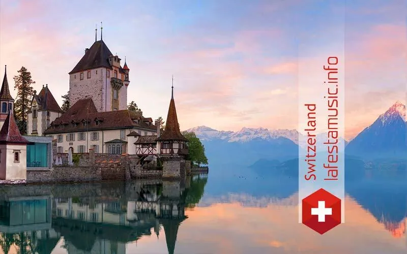 Boda en el Castillo de Oberhofen, Suiza (ideas, consejos, precios). Alquilar el Castillo de Oberhofen para una boda en Suiza. Organización de una recepción de boda y fiesta en el Castillo de Oberhofen en Suiza.