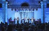 Buchen Sie die Opernsängerin in Zürich, Bern, Luzern, Basel). Zeitgenössische Oper und klassische Crossover-Künstler und Sänger. Popoper, moderne Oper