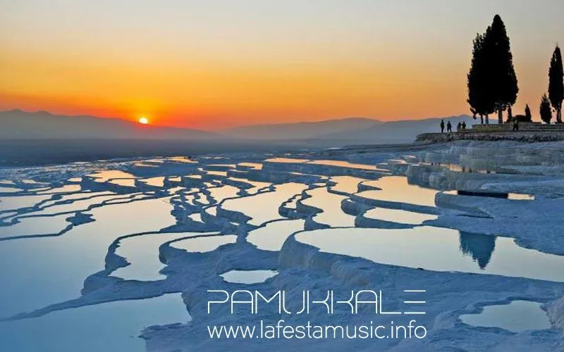 Organisation von Hochzeit und Hochzeitsmalerei in Pamukkale. Bestellen Sie Künstler und Musiker für eine Firmenfeier in Pamukkale. Die besten Hotelrestaurants in Pamukkale