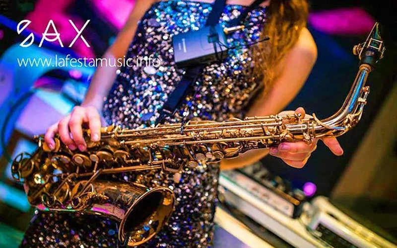 La mejor saxofonista femenina en Ibiza. Contratar chica saxofonista en Madrid y Valencia. Saxofonista para una boda en Barcelona. Saxofonista para una fiesta de empresa en Canarias. Mejor saxofonista para un evento en Mallorca